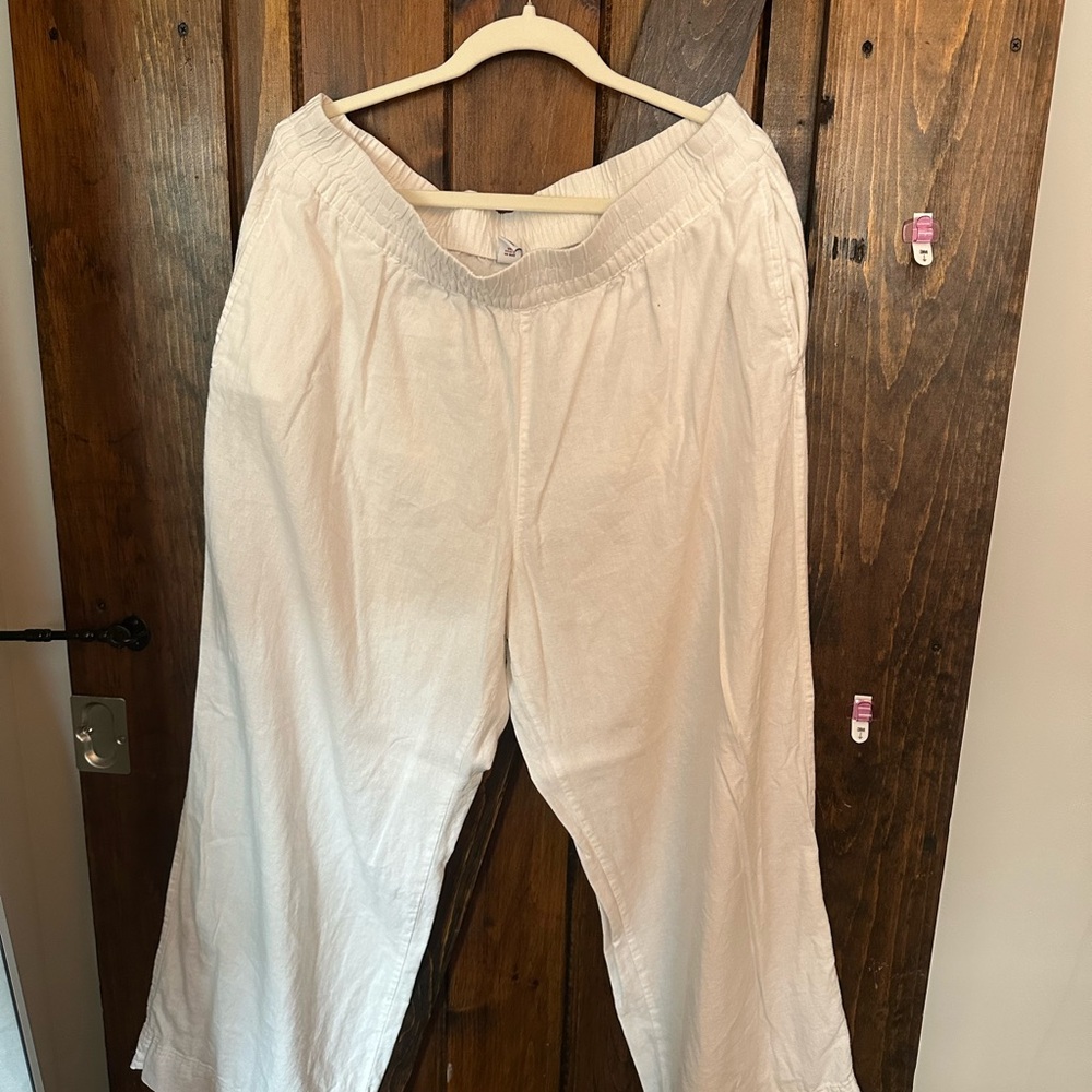 Old Navy High-Rise Wide-Leg Pants in White